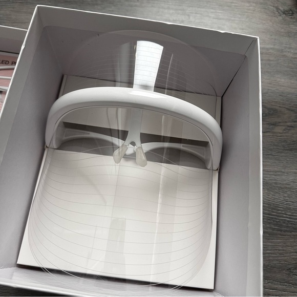 3 color LED light mask - Picture 3 of 3